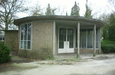 kleine aula voor verbouwing tot theehuis